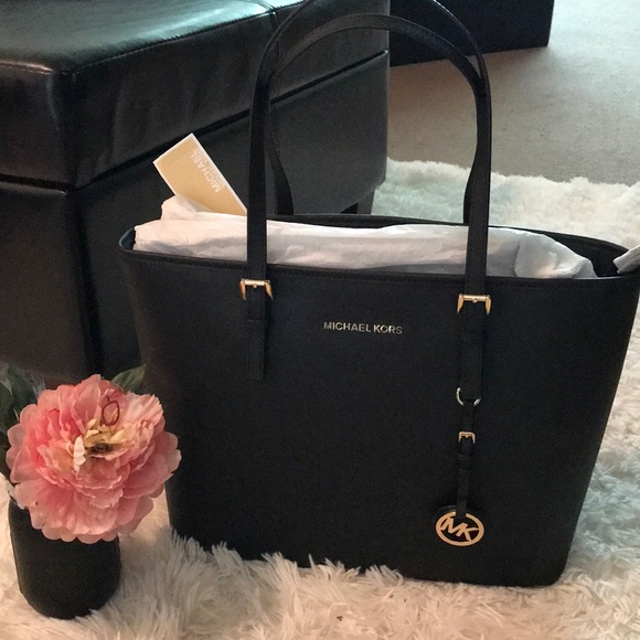 Michael Kors Handbags - Michael Kors NWT 👜💕